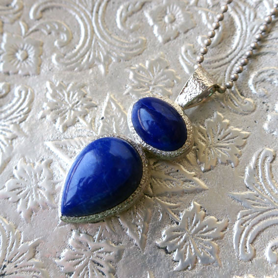 ラピスラズリ ペンダント 12月誕生石 sv925 瑠璃色 梨地 覆輪 天然石ジュエリー
