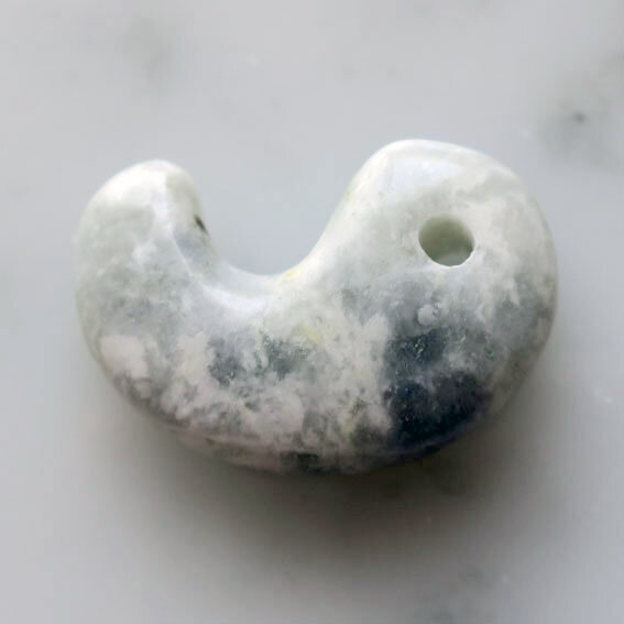 糸魚川 翡翠 勾玉 氷ひすい