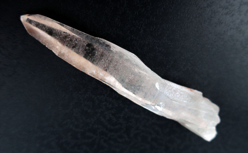 曲がり水晶【ピンクレムリアンシード】レーザー水晶原石ポイント