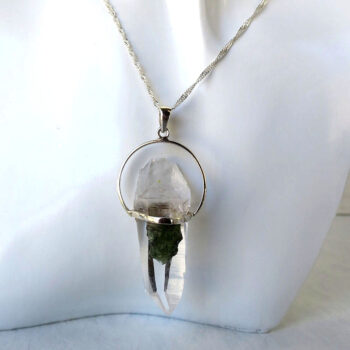 モルダバイト セルフヒールド 原石ペンダント｜隕石由来の