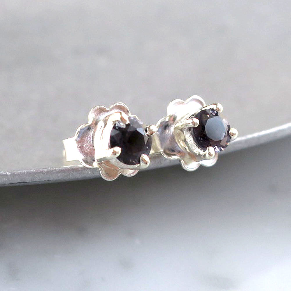 パープルスピネル スタッドピアス 0.65ct 天然石 SV925 フェアトレード