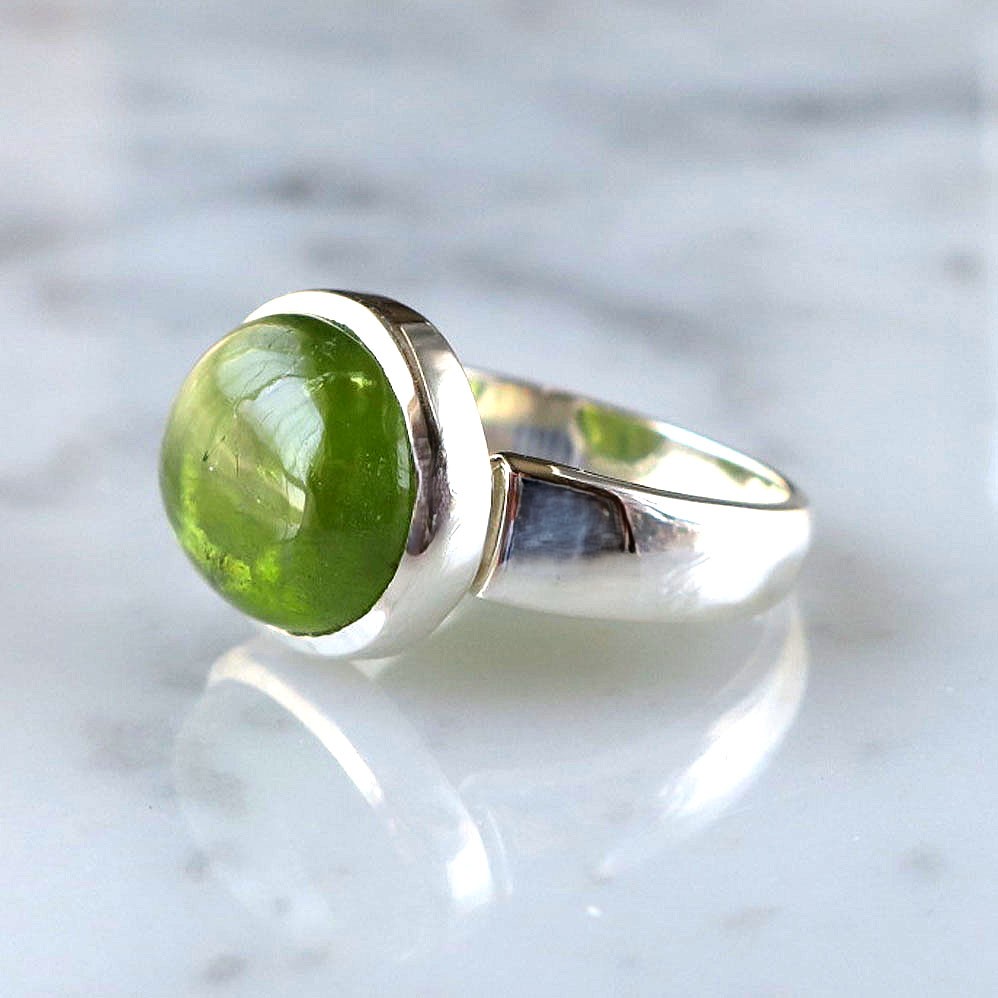 ペリドット オーバルリング カボション 9.00ct SV925 フクリン留め 天然石
