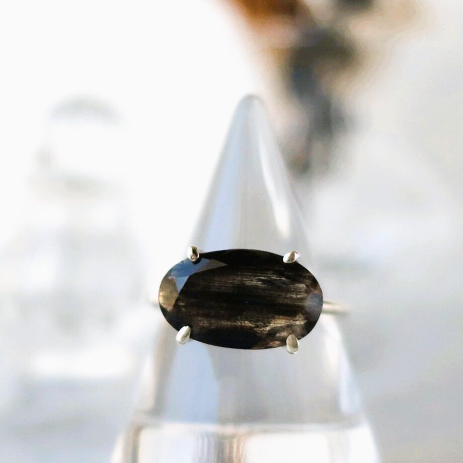 レインボースキャポライト リング オーバル 爪留め 天然石ジュエリー 2.95ct