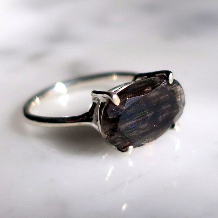 レインボースキャポライト リング オーバル 爪留め 天然石ジュエリー 2.95ct