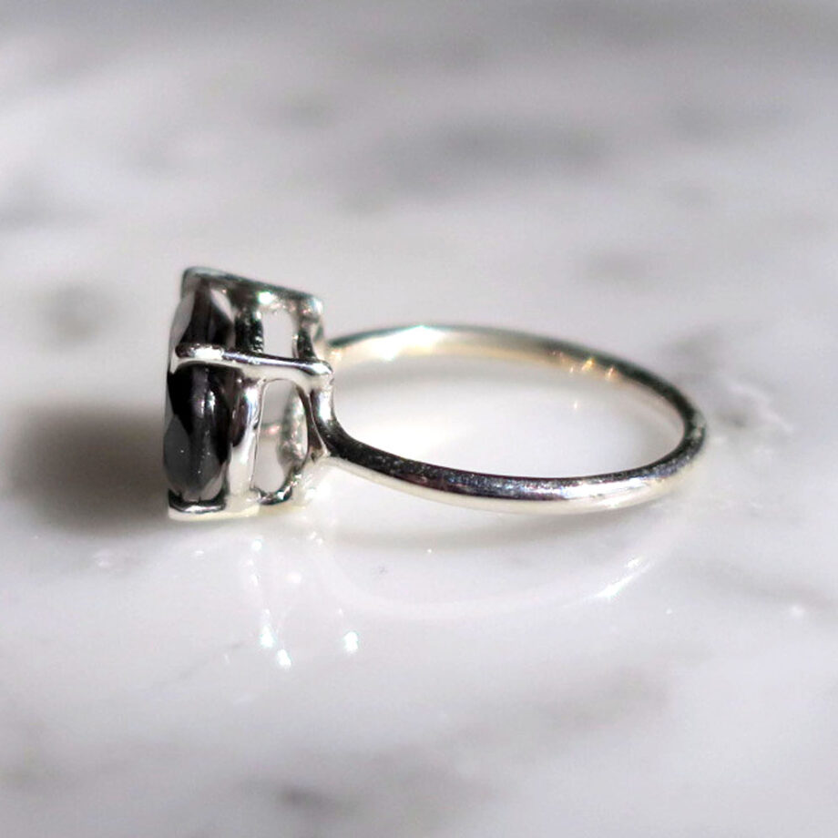 レインボースキャポライト リング オーバル 爪留め 天然石ジュエリー 2.95ct
