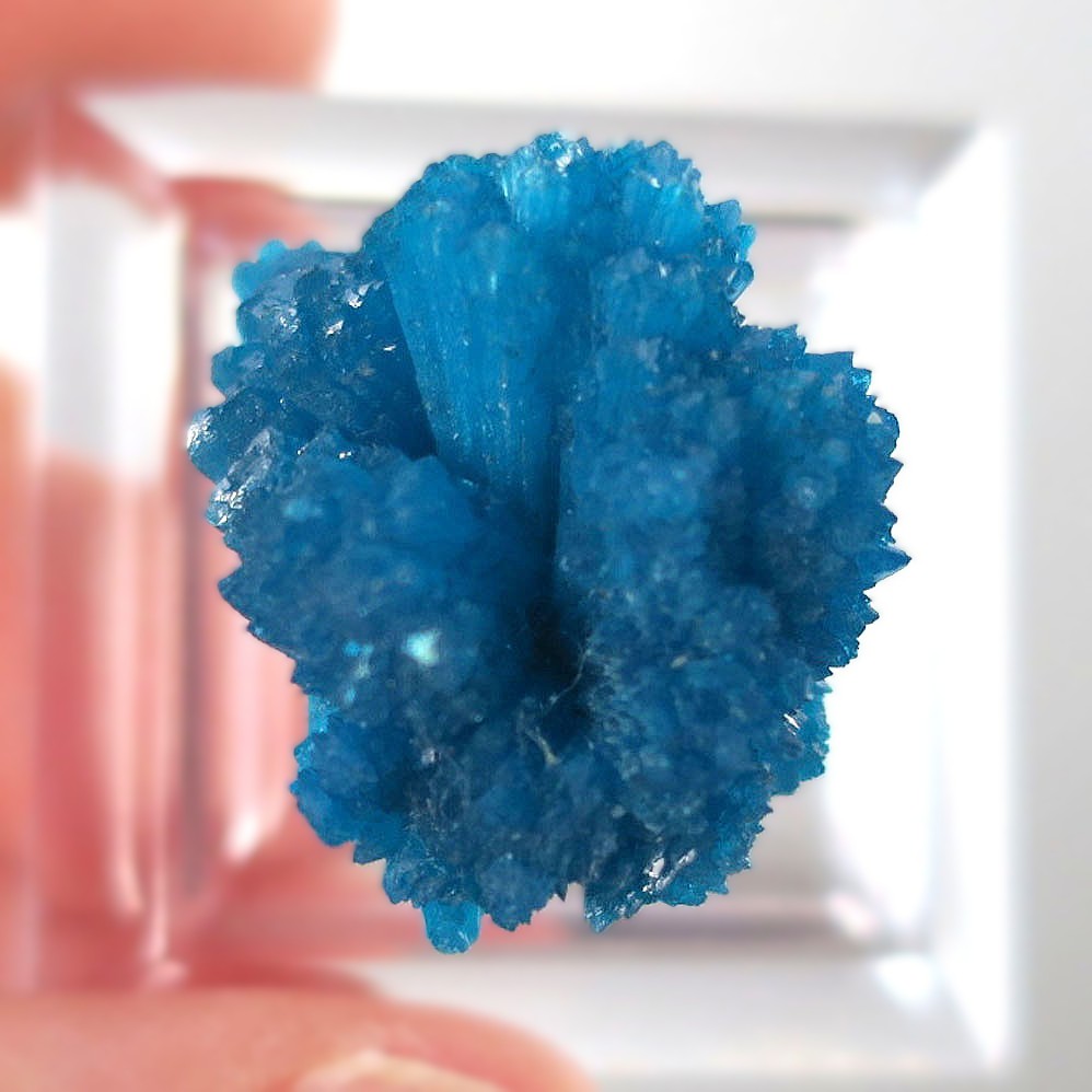 バンサイト ネオンブルー 結晶 インド産 4.04g レア鉱石