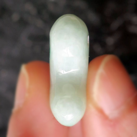 糸魚川翡翠 勾玉 22mm バイカラー 天然石 ハンドメイド素材 日本製