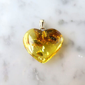 レアー。血アンバー手作りペンダント。 レアー。血アンバー手作りペンダント。 Z-725 天然 アンバー 本琥珀