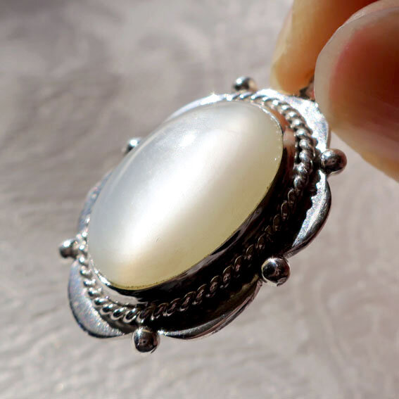 ムーンストーン キャッツアイ ペンダント 乳白色 SV925 月光 神秘 大きめ オーバル 10.35ct 6月誕生石
