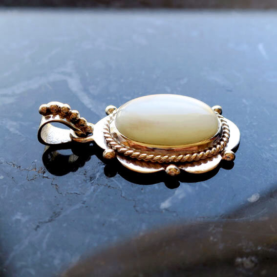 ムーンストーン キャッツアイ ペンダント 乳白色 SV925 月光 神秘 大きめ オーバル 10.35ct 6月誕生石 横向き