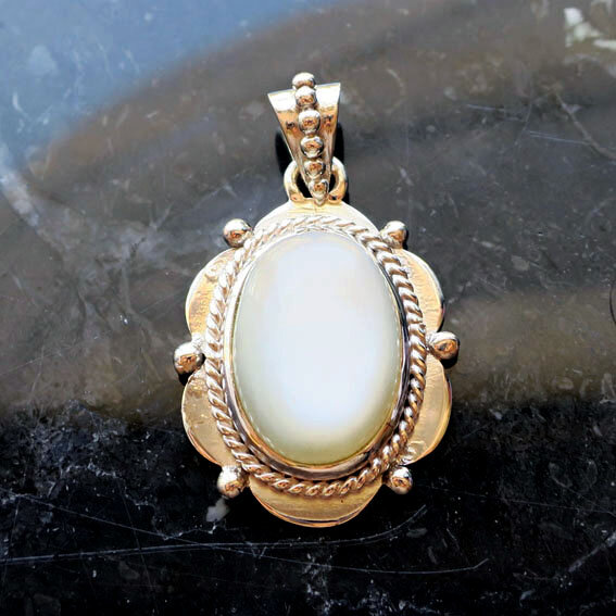 ムーンストーン キャッツアイ ペンダント 乳白色 SV925 月光 神秘 大きめ オーバル 10.35ct 6月誕生石 正面