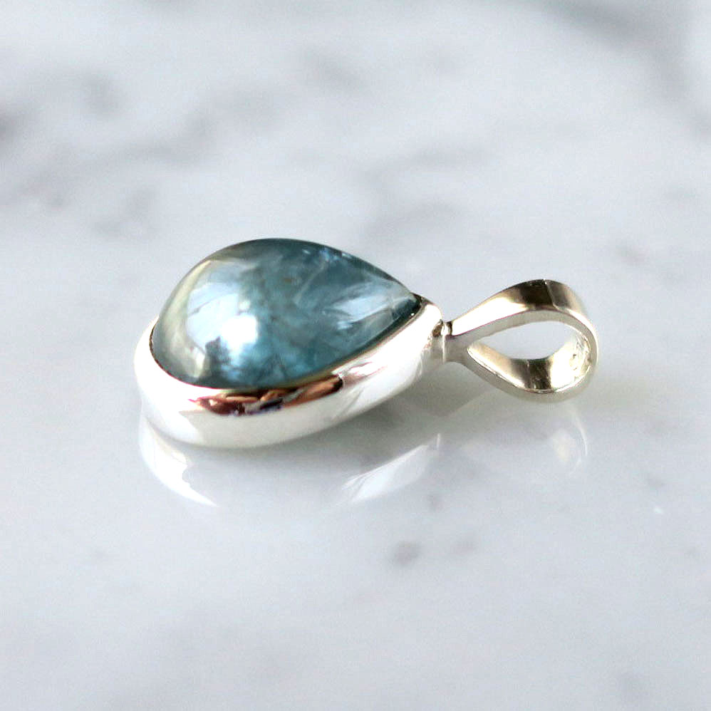 ブルージルコン ペンダント ギフトラッピング クリスマスプレゼント 誕生日プレゼント 12月誕生石 天然石ジュエリー レディース 贈り物 記念日 ご褒美ジュエリー ネックレス