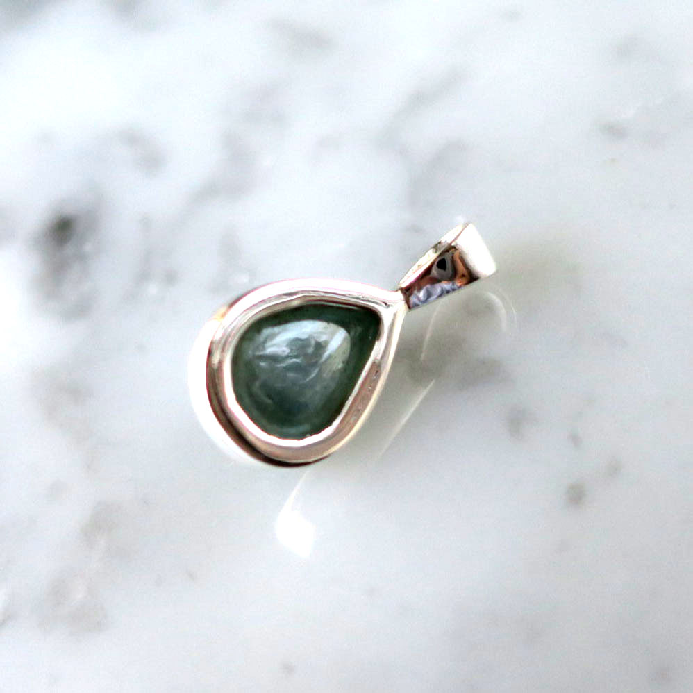 ブルージルコン ペンダント バチカン シルバー925 内径4×6mm チェーン通し フクリン留め 裏面 ペンダントトップ 天然石 ハンドメイド