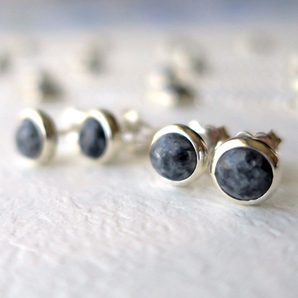 ペア【OSHOマーブル】スタッドピアス まる型 装着写真 sv925 両耳 モノトーン