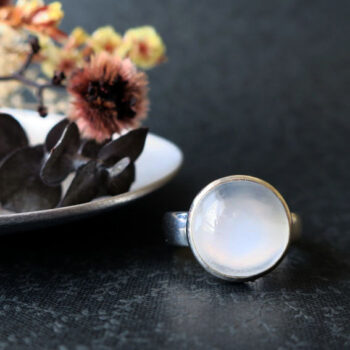 ムーンストーン キャッツアイ 満月 乳白色　まる型 ６月誕生石