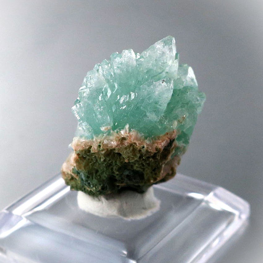 グリーンアポフィライト 側面 クラスター 天然石 原石 グリーン 結晶 置物 鉱物 apophyllite cluster