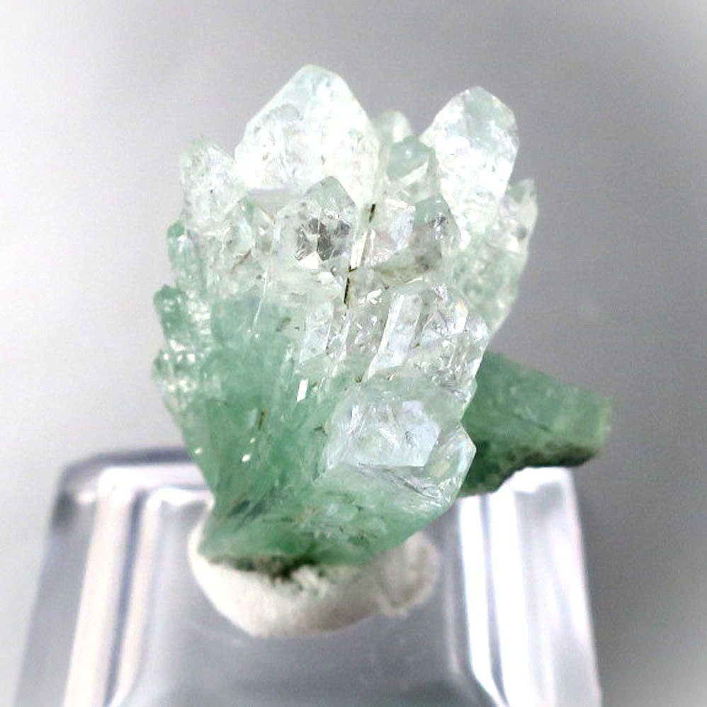 グリーンアポフィライト 側面 クラスター 30mm 天然石 グリーン 結晶 置物 鉱物 レアストーン