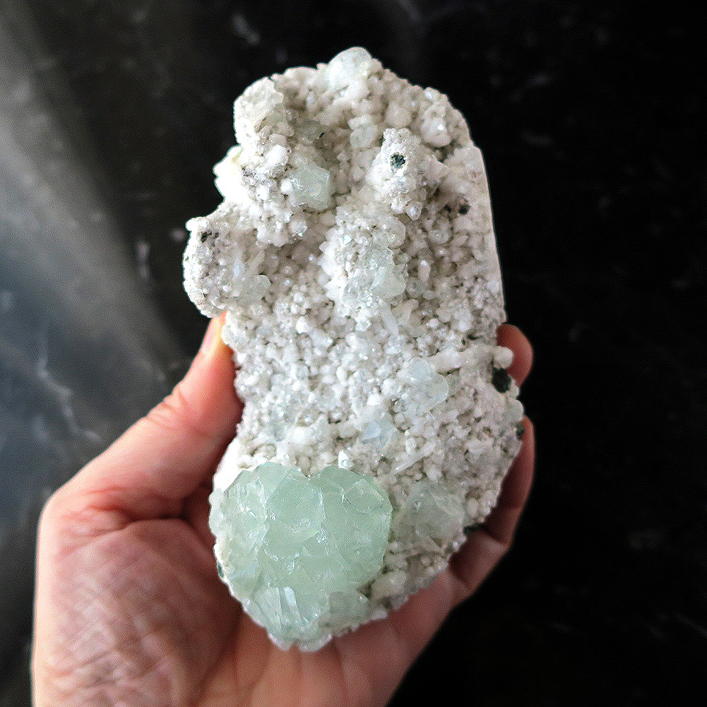 特大 キャビネットサイズ グリーンアポフィライト 共生クラスター ヒューランダイト 原石 コレクション mineral specimen